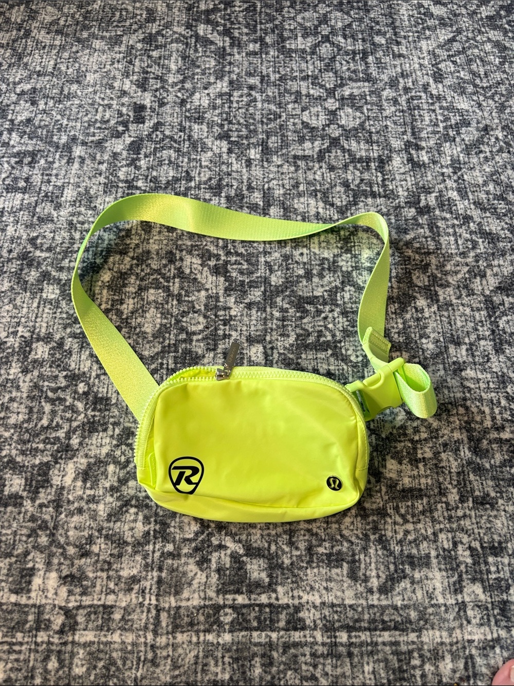 New w/o tags Lululemon Rock n Roll Running  Series Belt Bag - OS - neon green